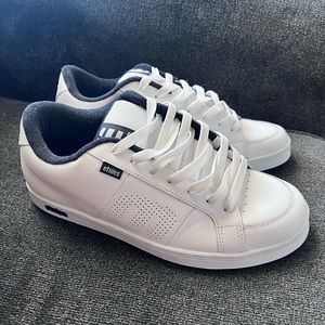 Etnies Kingpin white and dark blue shoe